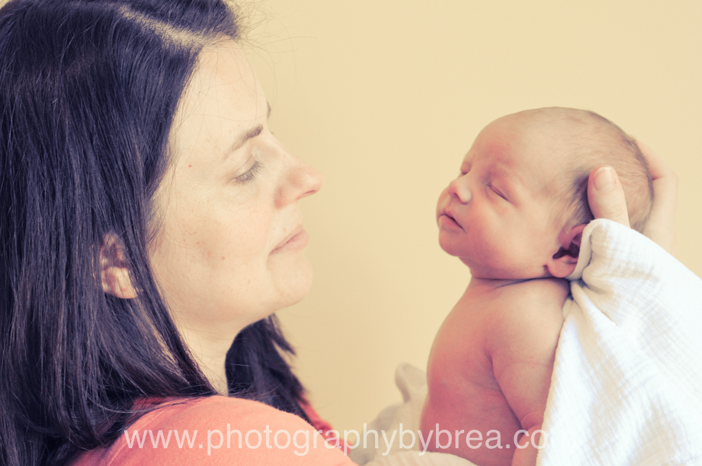mom-newborn-photography